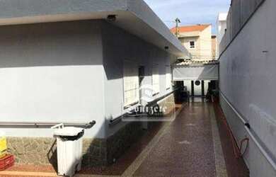 Imagem: A casa possui 3 Dormitórios, 1 Banheiro, 3 Vagas na garagem