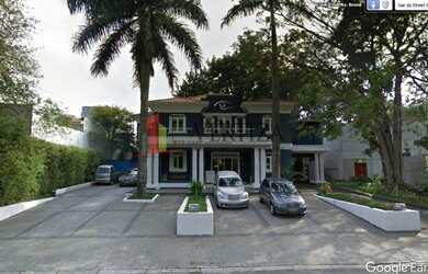 Imagem: O depósito possui 5 Vagas na garagem, 590m² de Área e está