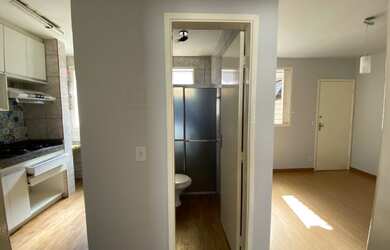 Imagem: O apartamento possui 2 Dormitórios, 1 Banheiro, 1 Vaga na garagem