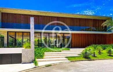 Imagem: A casa em condomínio possui 5 Dormitórios, 5 Banheiros, 5