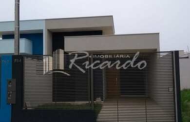 Imagem: A casa possui 3 Dormitórios, 2 Banheiros, 1 Vaga na garagem