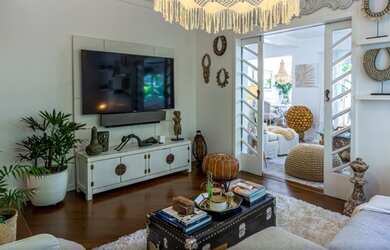 Imagem: A casa possui 3 Dormitórios, 1 Banheiro, 4 Vagas na garagem