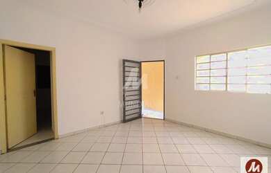 Imagem: O depósito possui 2 Vagas na garagem, 93m² de Área e está