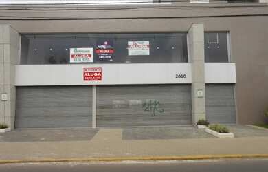 Imagem: O depósito possui 4 Vagas na garagem, 410m² de Área e está