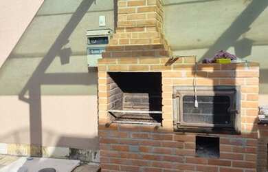 Imagem: A casa possui 3 Dormitórios, 3 Banheiros, 2 Vagas na garagem