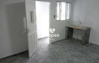 Imagem: A casa possui 1 Dormitório, 1 Banheiro, 38m² de Área e está