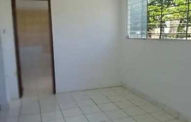 Imagem: A casa possui 2 Dormitórios, 1 Banheiro e está localizado