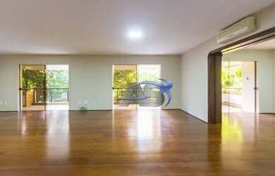 Imagem: O apartamento possui 3 Dormitórios, 1 Banheiro, 4 Vagas na