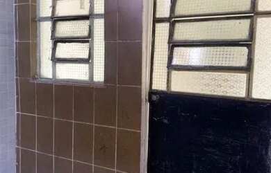 Imagem: A casa possui 2 Dormitórios e 1 Banheiro e está localizado