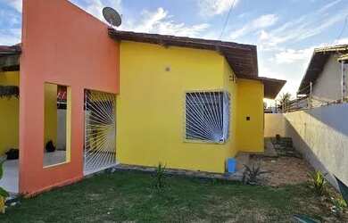 Imagem: A casa possui 2 Dormitórios, 2 Banheiros, 2 Vagas na garagem