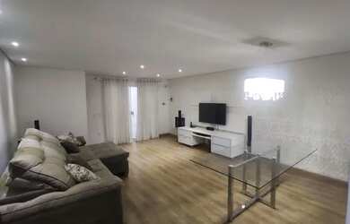 Imagem 1: Sobrado maravilhoso com trio caipira, salão de festas e quintal gramado