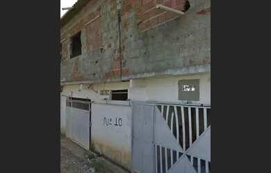 Imagem: A casa possui 2 Dormitórios, 2 Banheiros, 2 Vagas na garagem