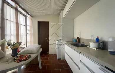 Imagem: A casa possui 2 Dormitórios, 1 Banheiro, 1 Vaga na garagem