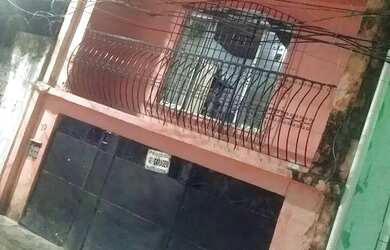 Imagem: A casa possui 4 Dormitórios, 4 Banheiros, 1 Vaga na garagem