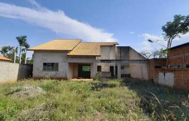 Imagem: A casa possui 2 Dormitórios, 2 Banheiros, 5 Vagas na garagem