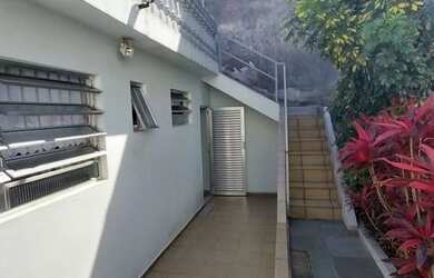 Imagem: A casa possui 2 Dormitórios, 2 Banheiros, 3 Vagas na garagem