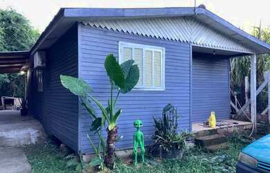 Imagem: A casa possui 2 Dormitórios, 1 Banheiro, 1 Vaga na garagem