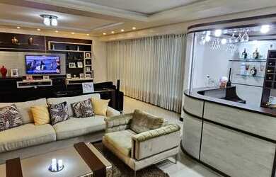 Imagem: A casa possui 3 Dormitórios, 4 Banheiros, 3 Vagas na garagem