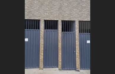 Imagem: A casa possui 2 Dormitórios, 1 Banheiro, 1 Vaga na garagem