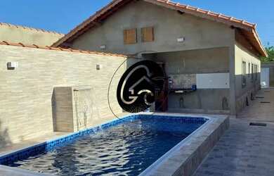 Imagem: A casa possui 2 Dormitórios, 2 Banheiros, 2 Vagas na garagem