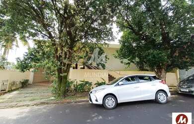 Imagem: O depósito possui 4 Vagas na garagem e 661m² de Área e está