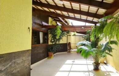 Imagem: A casa em condomínio possui 3 Dormitórios, 2 Banheiros, 5