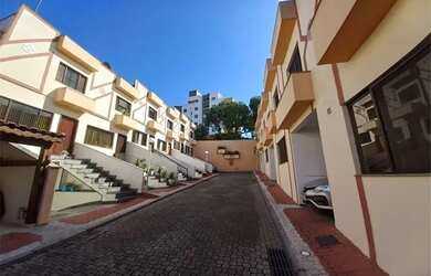 Imagem: A casa em condomínio possui 3 Dormitórios, 3 Banheiros, 2