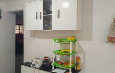 Imagem: A casa possui 4 Dormitórios, 2 Banheiros, 2 Vagas na garagem