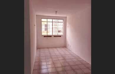 Imagem: O apartamento possui 2 Dormitórios, 1 Banheiro, 2 Vagas na