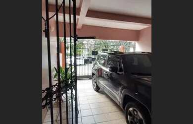 Imagem: A casa possui 4 Dormitórios, 3 Banheiros, 2 Vagas na garagem