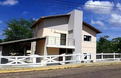 Imagem: A casa em condomínio possui 4 Dormitórios, 4 Banheiros, 2