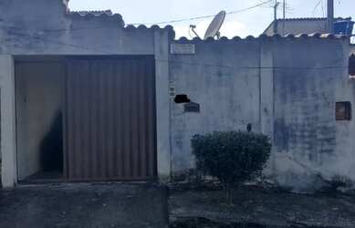 Imagem: A casa possui 2 Dormitórios, 1 Banheiro, 1 Vaga na garagem