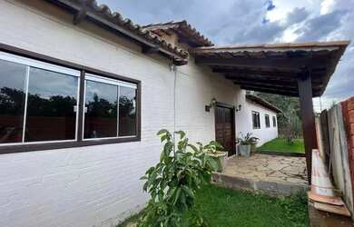 Imagem: A casa possui 5 Dormitórios, 3 Banheiros, 4 Vagas na garagem