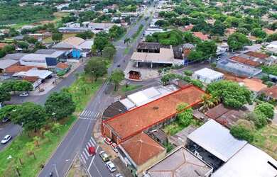 Imagem: O depósito possui 5 Vagas na garagem, 585m² de Área e está