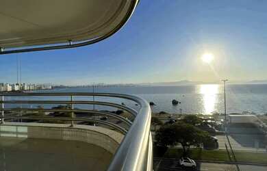 Imagem: O apartamento possui 4 Dormitórios, 5 Banheiros, 3 Vagas na