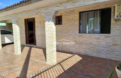 Imagem: A casa possui 5 Dormitórios, 2 Banheiros, 4 Vagas na garagem