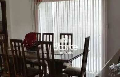 Imagem: A casa possui 3 Dormitórios, 3 Banheiros, 3 Vagas na garagem