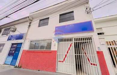 Imagem: O depósito possui 1 Vaga na garagem, 220m² de Área e está