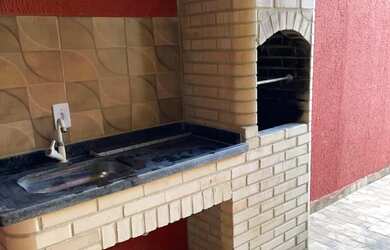 Imagem: A casa possui 2 Dormitórios, 2 Banheiros, 1 Vaga na garagem