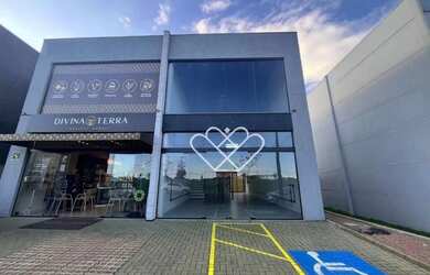 Imagem: O depósito possui 2 Vagas na garagem, 110m² de Área e está