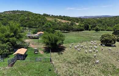Imagem: Fazenda a venda, em Varjão - Goiás!!!
