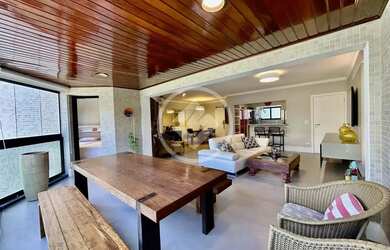 Imagem: O apartamento possui 4 Dormitórios, 3 Banheiros, 2 Vagas na