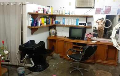 Imagem: A casa possui 3 Dormitórios, 2 Banheiros, 1 Vaga na garagem