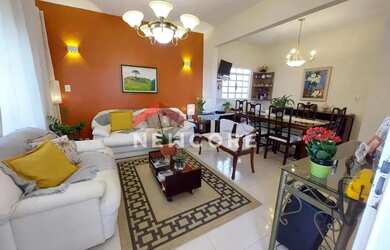 Imagem: A casa possui 3 Dormitórios, 3 Banheiros, 2 Vagas na garagem