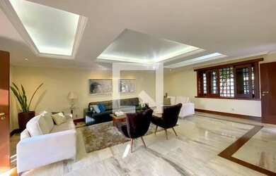 Imagem: A casa possui 3 Dormitórios, 4 Banheiros, 3 Vagas na garagem