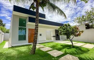 Imagem: A casa possui 3 Dormitórios, 2 Banheiros, 2 Vagas na garagem