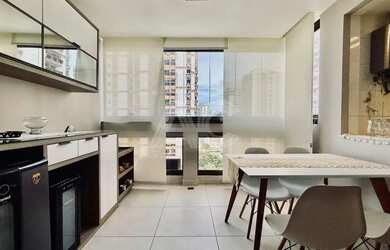 Imagem: O apartamento possui 2 Dormitórios, 2 Banheiros, 1 Vaga na