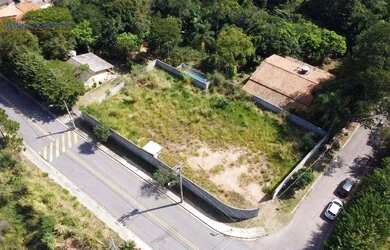 Imagem: O terreno possui 950m² de Área e está localizado em Louveira