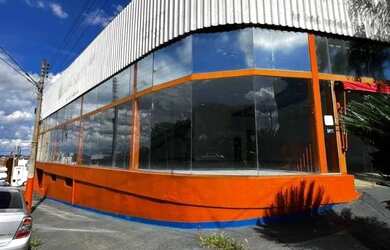 Imagem: O depósito possui 5 Vagas na garagem e 480m² de Área e está