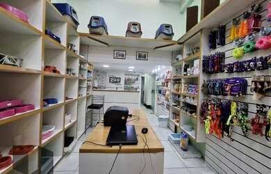 Imagem: O depósito possui 1 Vaga na garagem e 30m² de Área e está